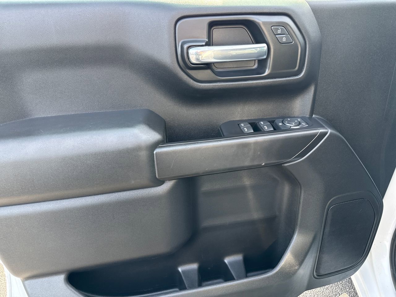 Used 2020 GMC Sierra 1500 4x4 Crew Cab w/ Sierra Value Package image 17