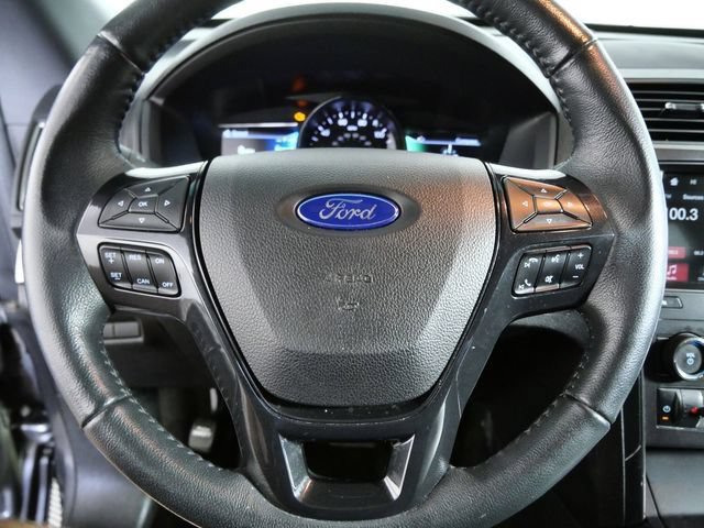 Certified 2018 Ford Explorer XLT w/ Equipment Group 202A AWD/4WD image 18