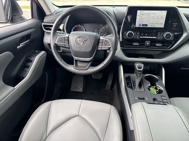 Used 2023 Toyota Highlander XLE image 10