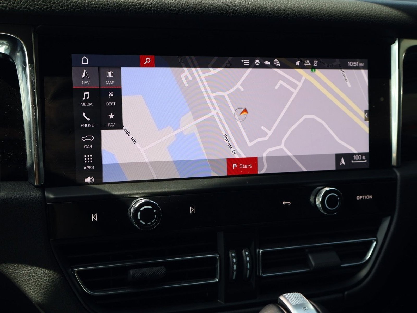 Certified 2025 Porsche Macan image 18