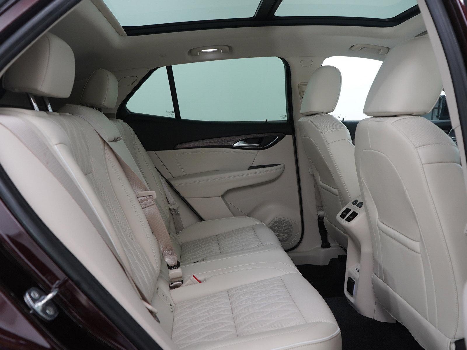 Used 2022 Buick Envision Avenir w/ Technology Package II image 13