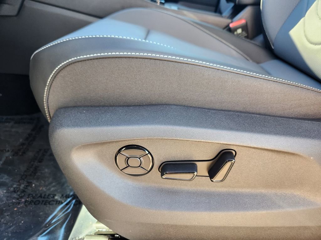 New 2026 Volkswagen Tiguan SE image 13