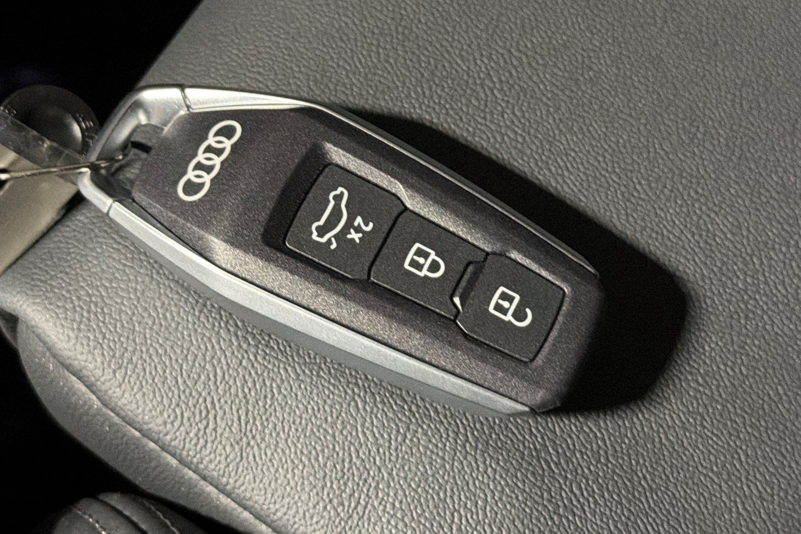 New 2027 Audi SQ6 e-tron Premium Plus AWD/4WD image 25