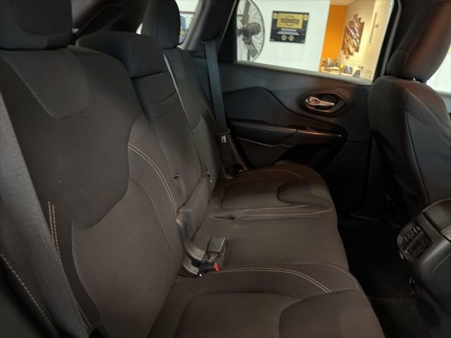 Used 2015 Jeep Cherokee Latitude w/ Comfort/Convenience Group image 29