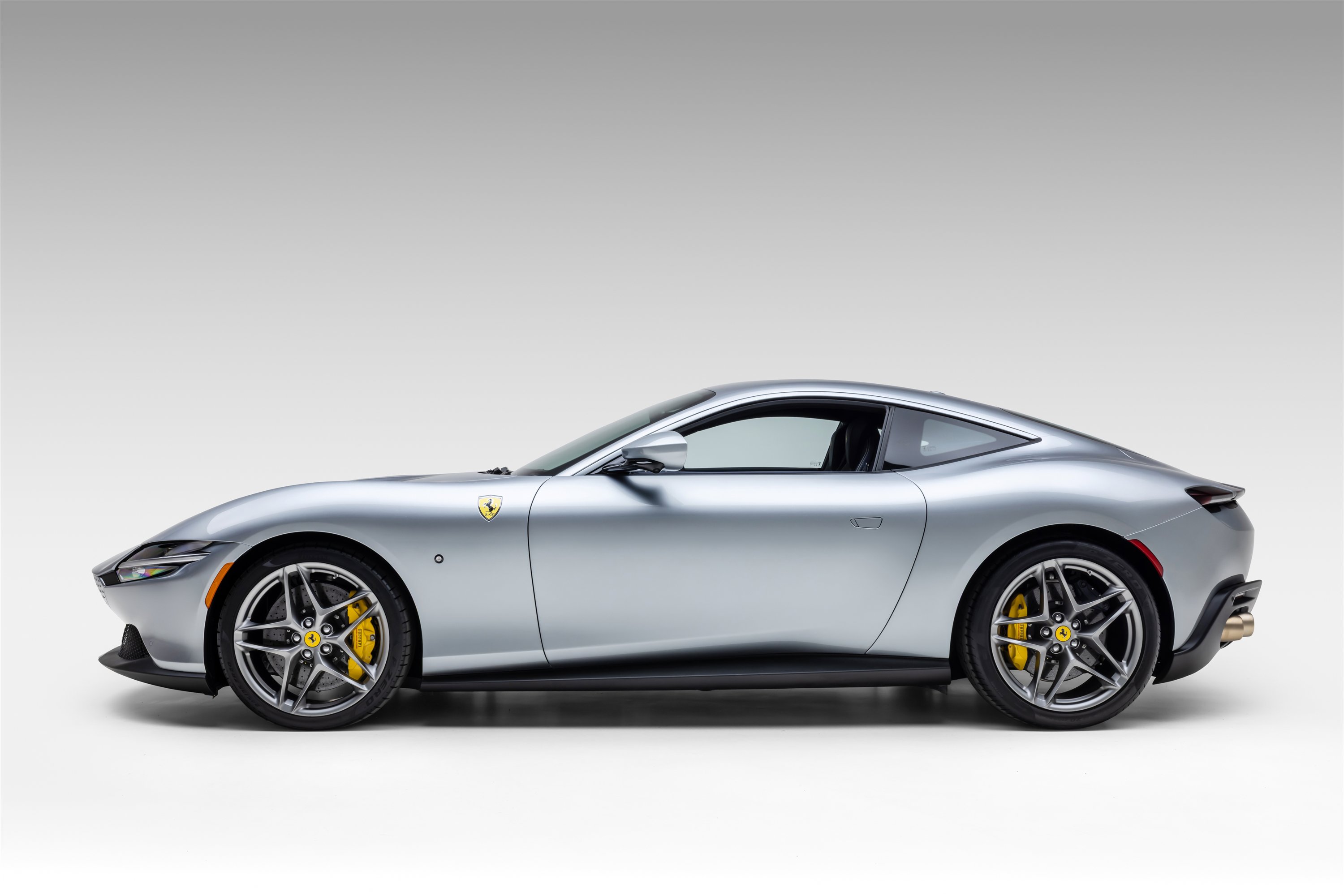 Used 2023 Ferrari Roma RWD image 5