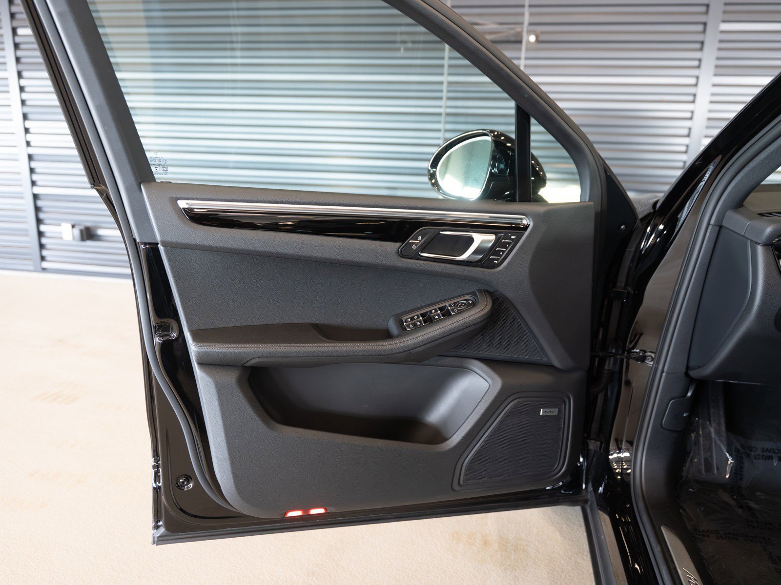 Certified 2025 Porsche Macan S image 24