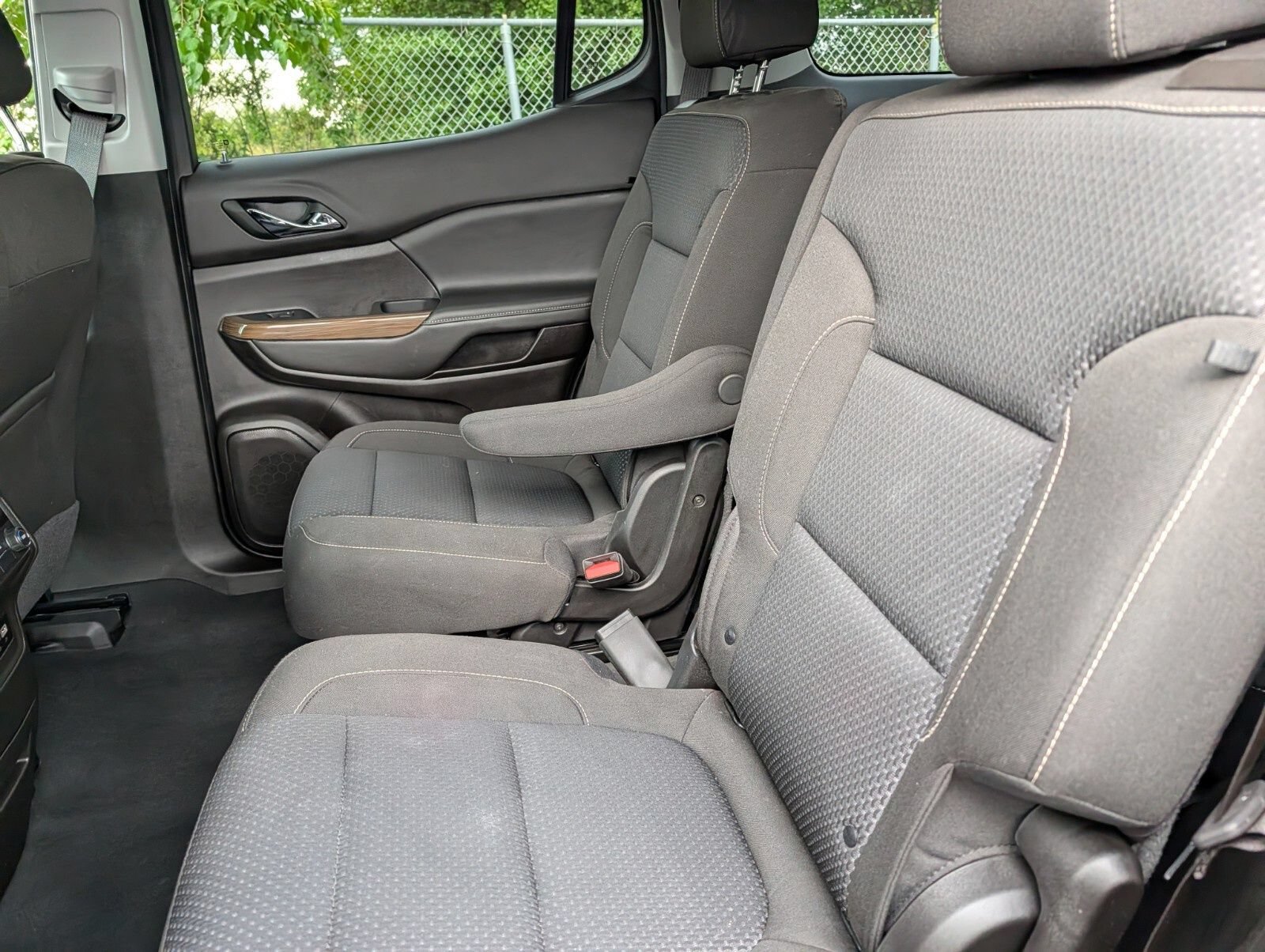 Used 2023 GMC Acadia SLE w/ Driver Convenience Package AWD/4WD image 19