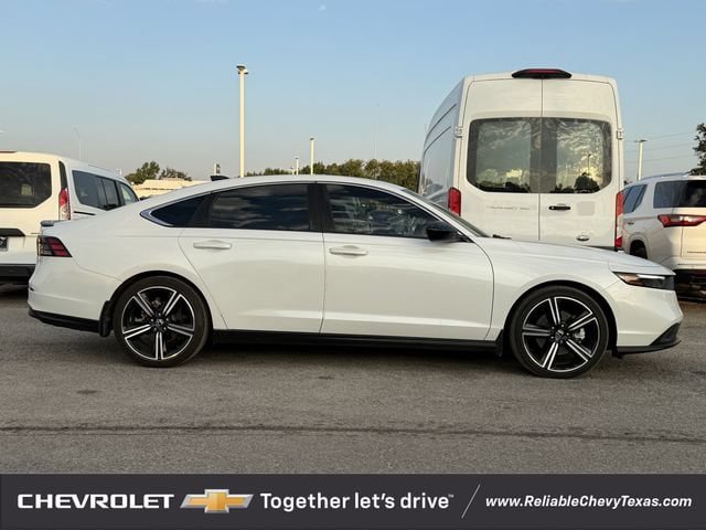 Used 2023 Honda Accord Sport image 3