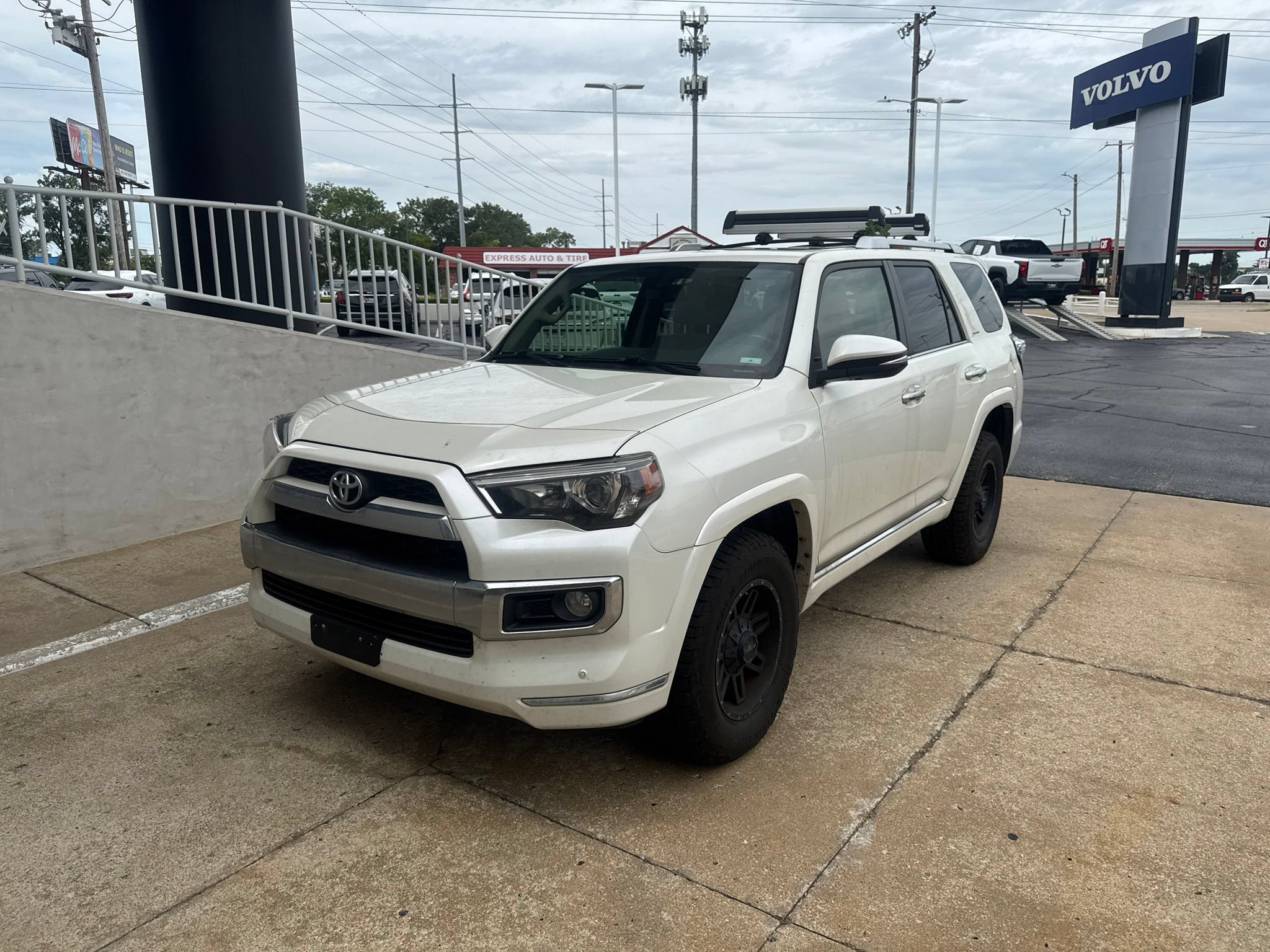 Used 2016 Toyota 4Runner Limited w/ Four Season Floor Mat Package AWD/4WD image 1