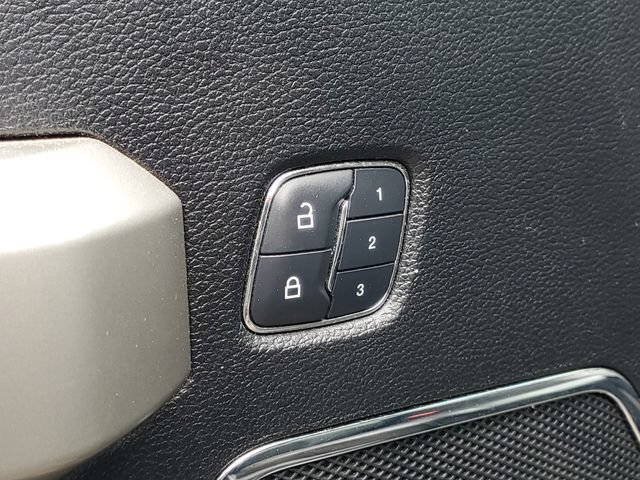 Used 2017 Ford F250 Lariat w/ Lariat Value Package AWD/4WD image 11