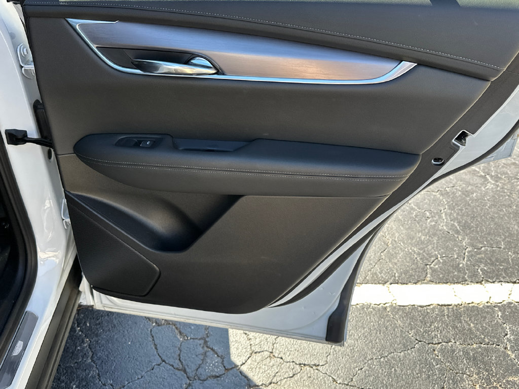 Certified 2025 Cadillac XT6 Luxury FWD image 16