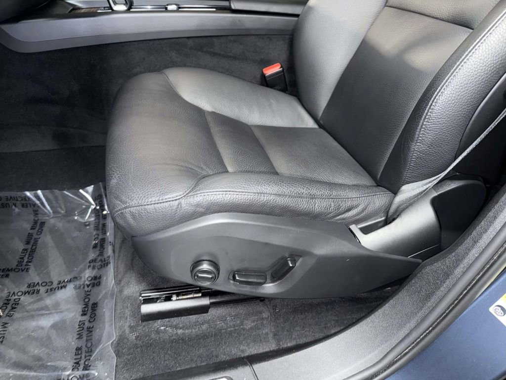 Used 2023 Volvo XC60 B5 Plus AWD/4WD image 3