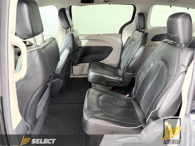 Used 2022 Chrysler Pacifica Limited FWD image 11