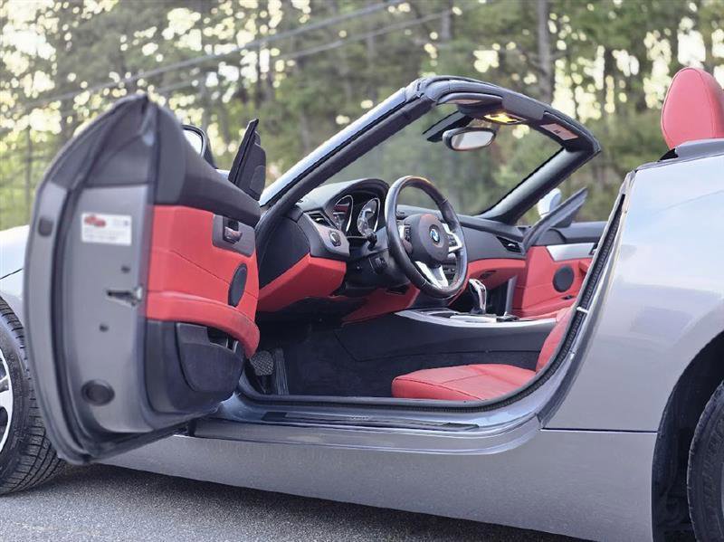 Used 2012 BMW Z4 sDrive35i image 2