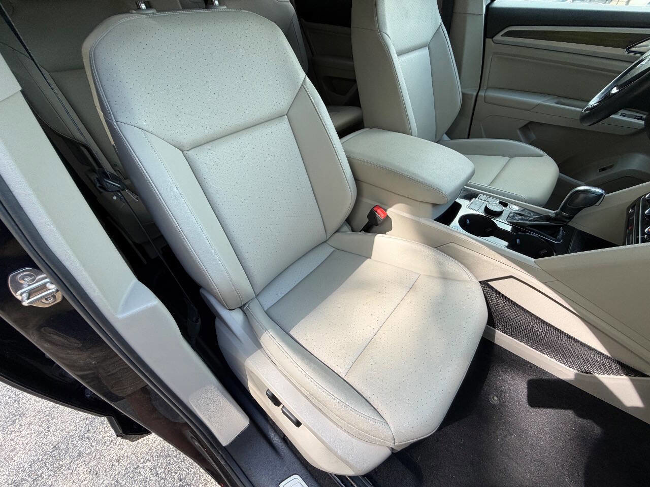 Used 2019 Volkswagen Atlas SEL R-Line AWD/4WD image 14