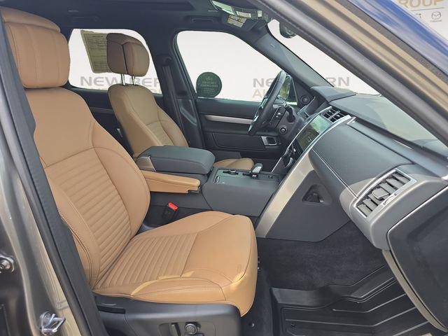 Used 2024 Land Rover Discovery Dynamic SE AWD/4WD image 15