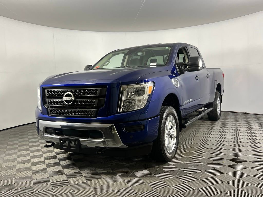 Used 2024 Nissan Titan SV w/ SV Convenience Package image 3