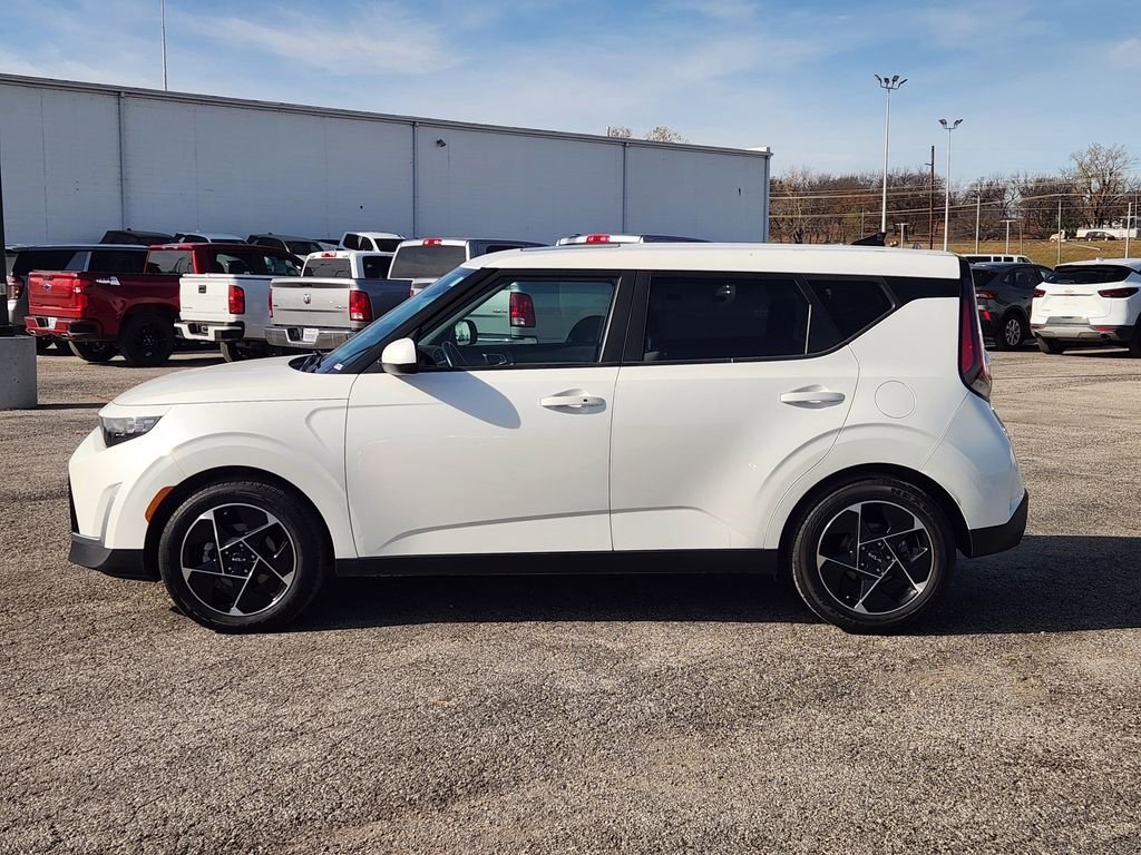 Used 2023 Kia Soul EX FWD image 4