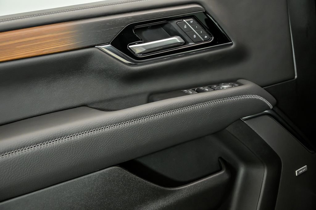 New 2026 GMC Yukon Denali w/ Sun & Power Step Package image 5