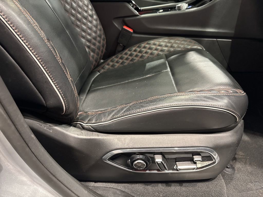 Used 2022 Jeep Grand Cherokee Summit w/ Luxury Tech Group V image 42