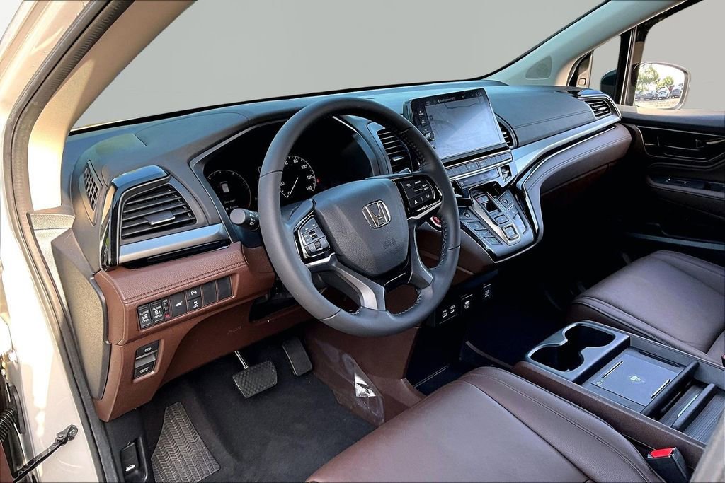 Used 2025 Honda Odyssey Touring image 14