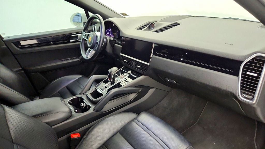 Used 2021 Porsche Cayenne Coupe AWD/4WD image 25
