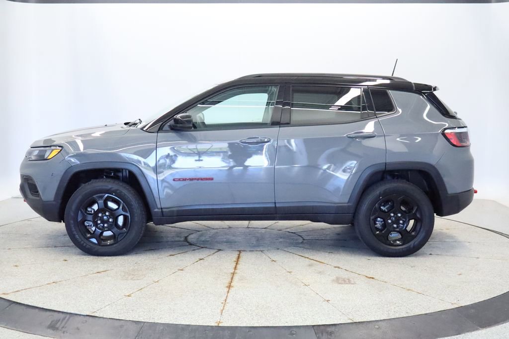 Used 2023 Jeep Compass Trailhawk w/ Sun and Sound Group AWD/4WD image 2