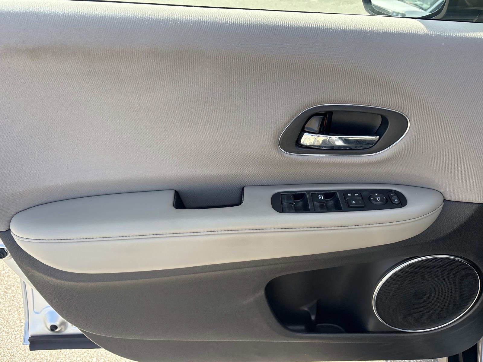 Used 2018 Honda HR-V EX image 11