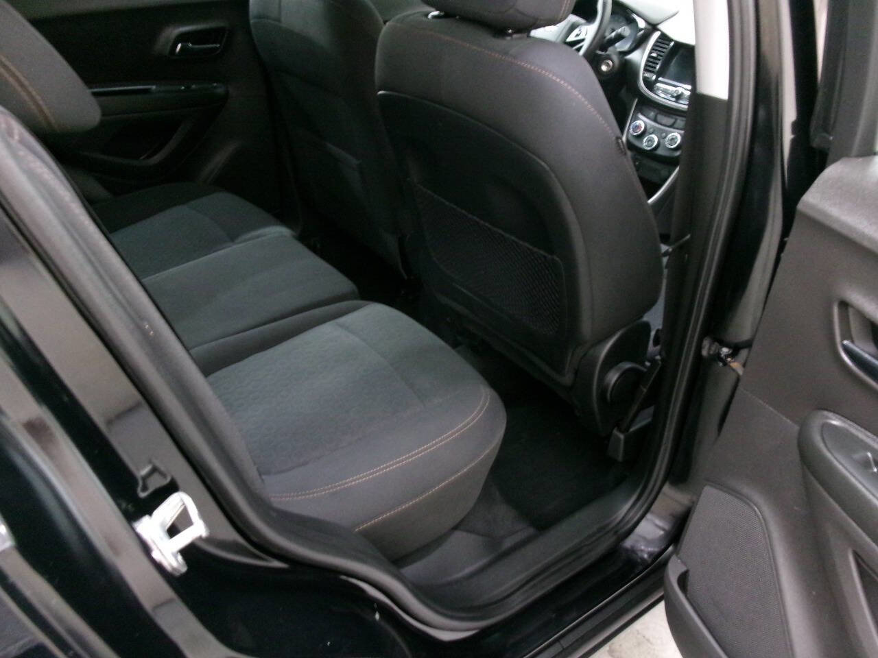 Used 2018 Chevrolet Trax LS image 26