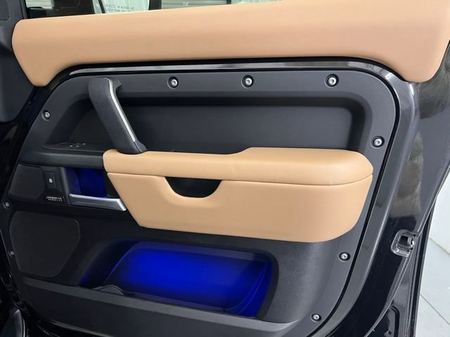 Used 2025 Land Rover Defender 130 V8 image 23