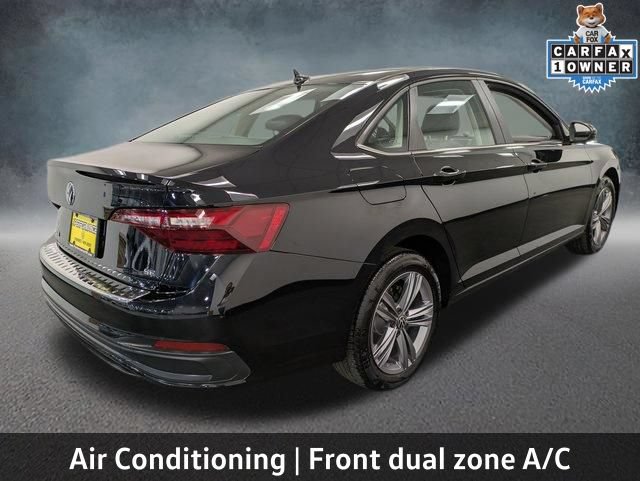 Used 2024 Volkswagen Jetta SE w/ Panoramic Sunroof Package FWD image 5