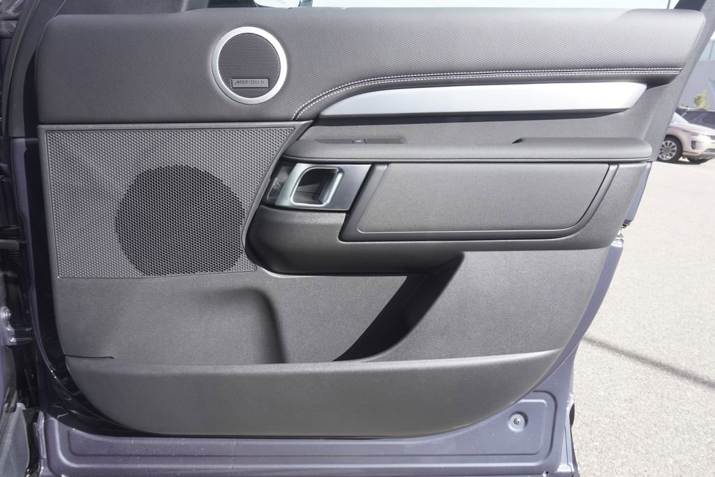 New 2026 Land Rover Discovery Limited Edition image 21