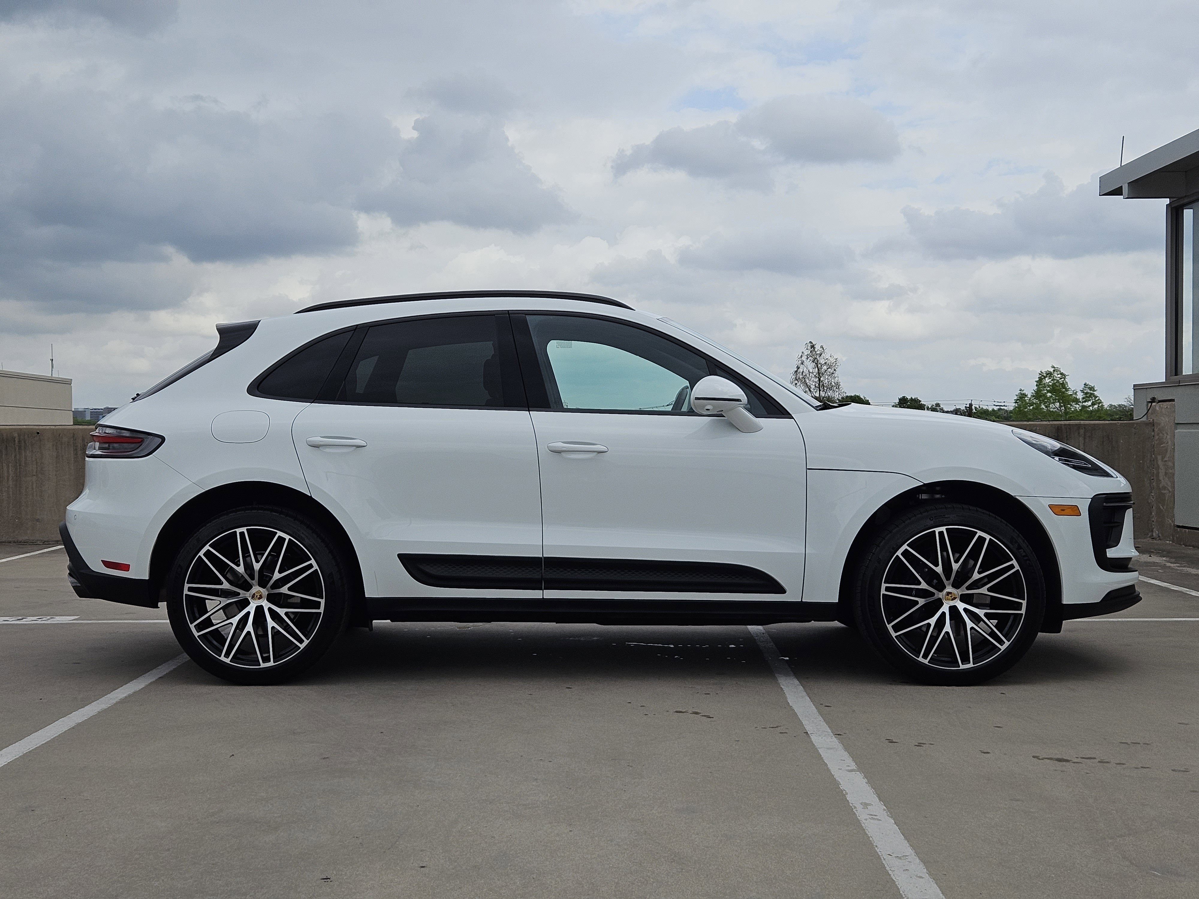 Certified 2026 Porsche Macan image 9
