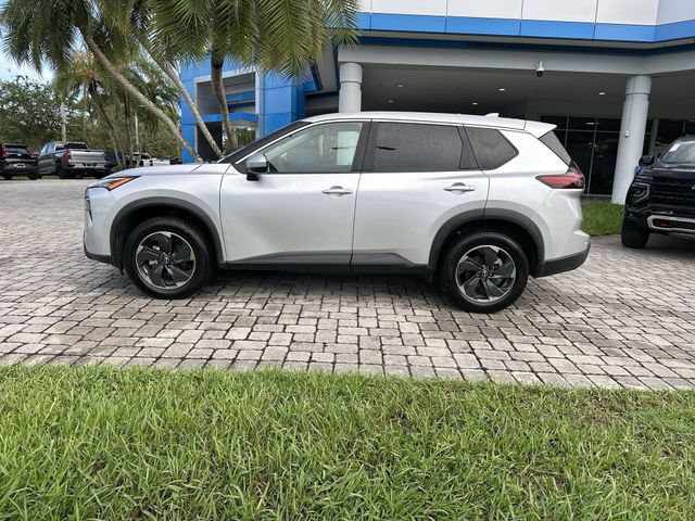 Used 2024 Nissan Rogue SV FWD image 32