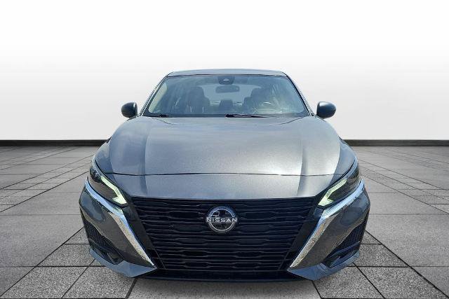 Used 2024 Nissan Altima 2.5 SV FWD image 2