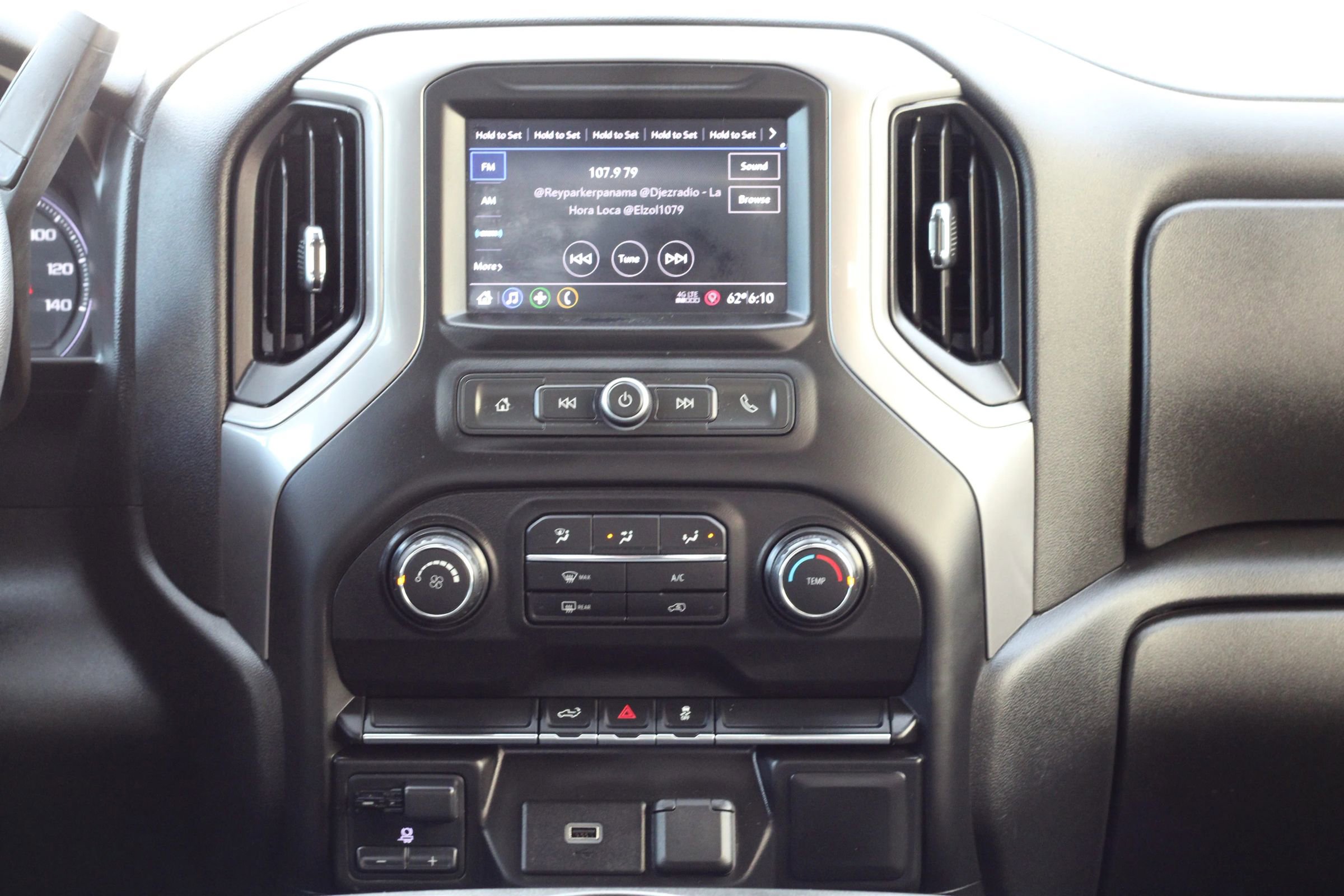 Used 2020 Chevrolet Silverado 2500 Custom w/ Custom Value Package image 17