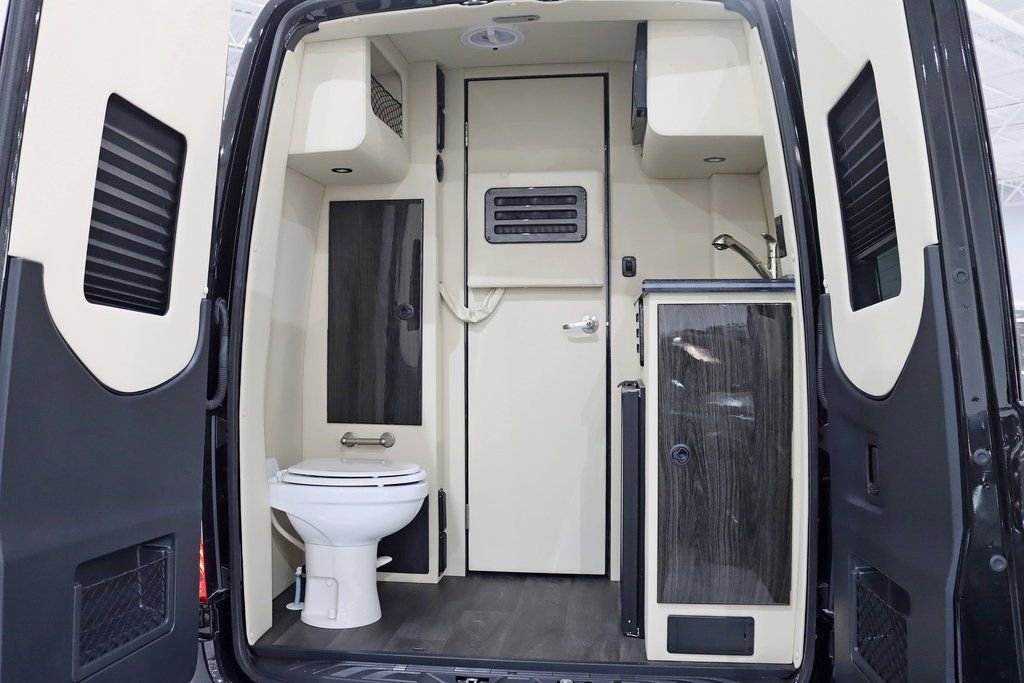 Used 2024 Mercedes-Benz Sprinter 3500 image 41