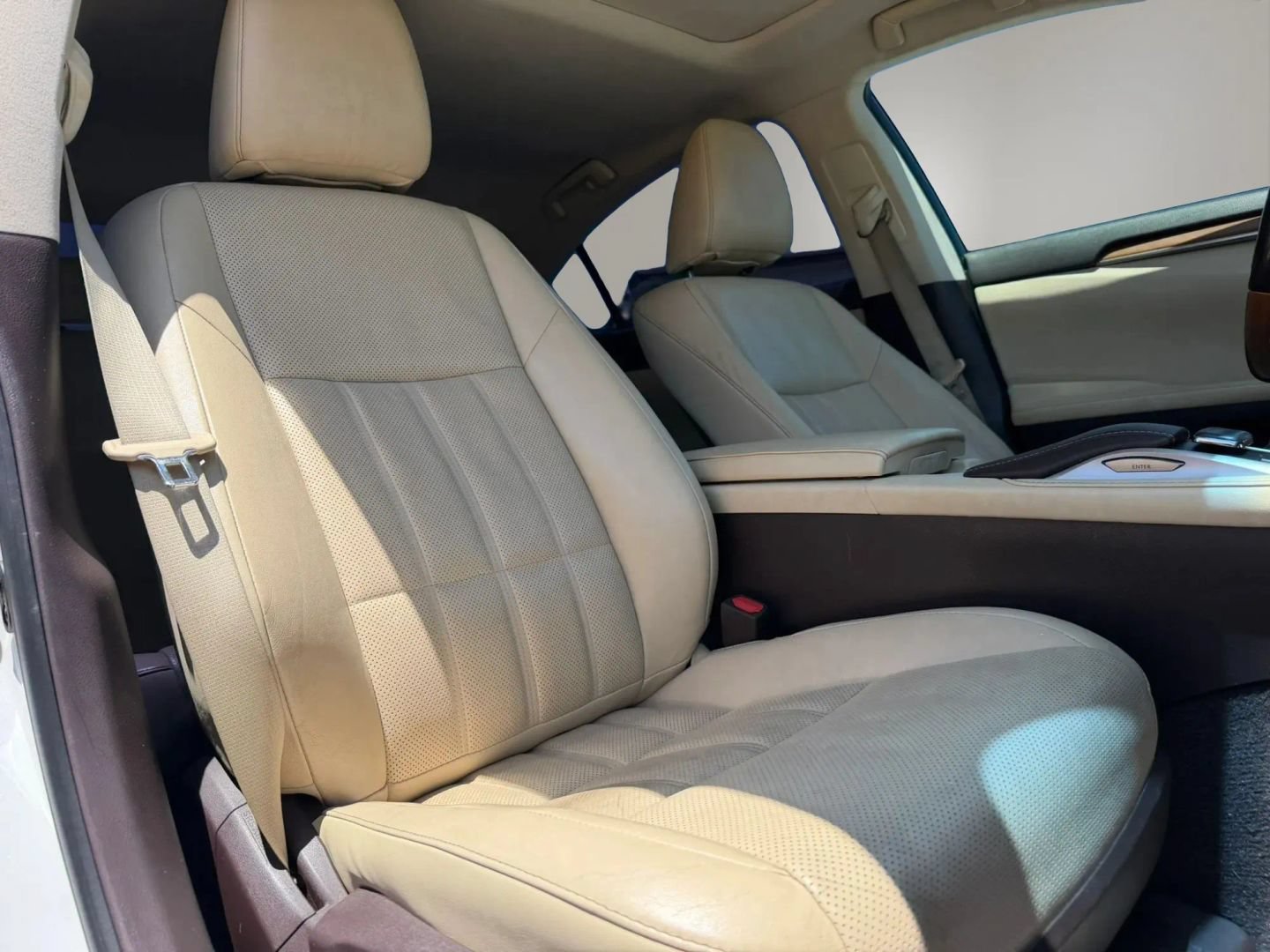 Used 2016 Lexus ES 300h w/ Luxury Package w/Wood Trim FWD image 17