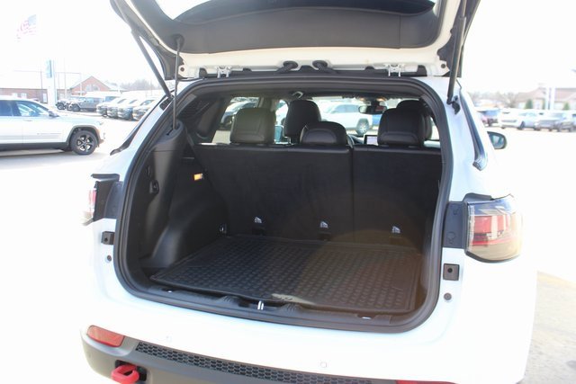 Used 2025 Jeep Compass Trailhawk w/ Trailhawk Elite Group image 5