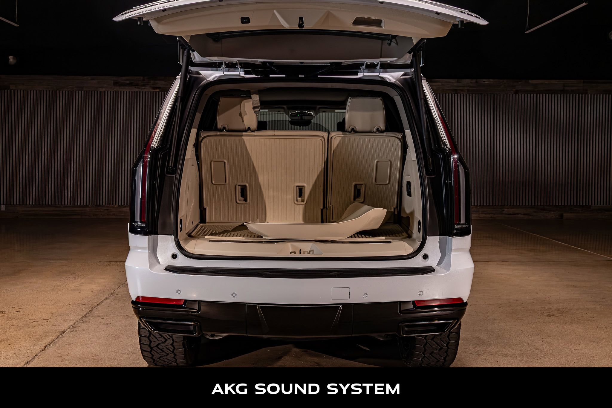 Used 2026 Cadillac Escalade Platinum Sport w/ LPO, ONYX Package image 9