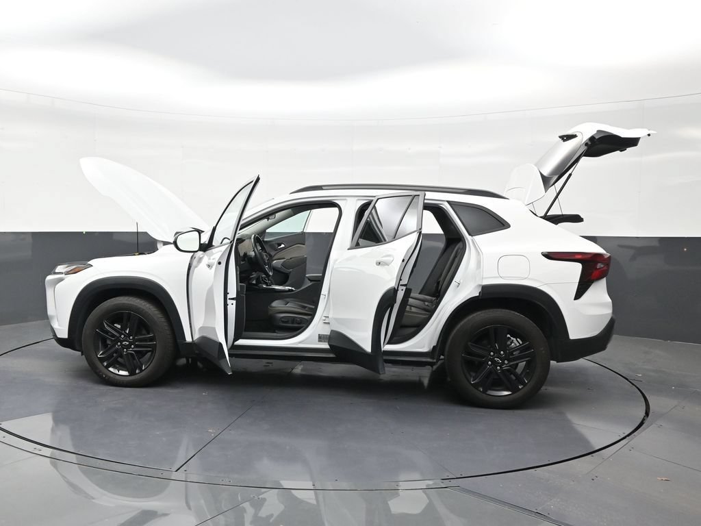 Used 2025 Chevrolet Trax ACTIV FWD image 29