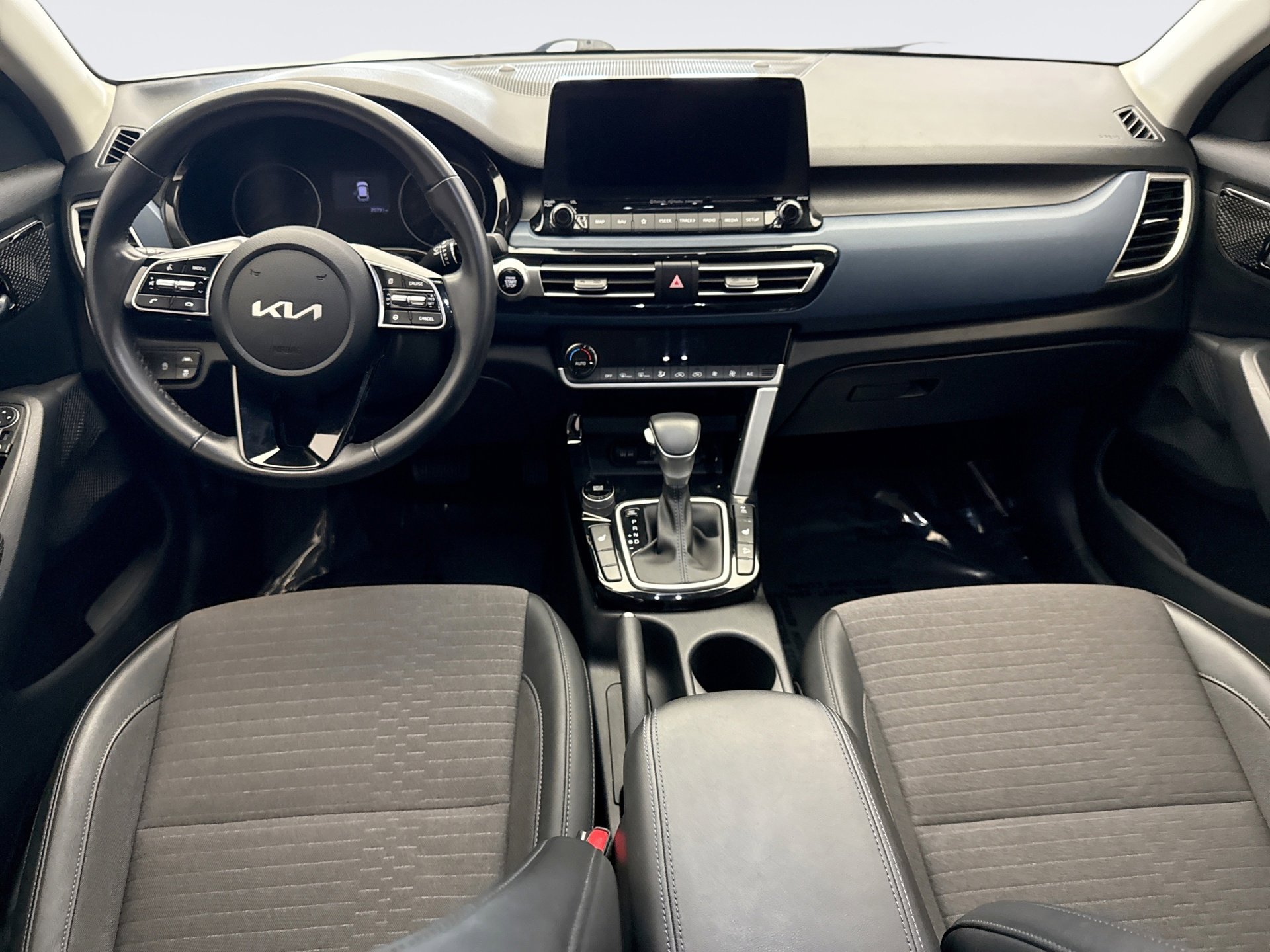 Used 2022 Kia Seltos Nightfall Edition image 14