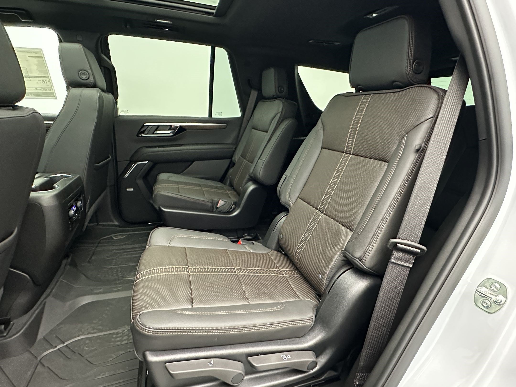 New 2026 Chevrolet Tahoe High Country w/ Sun And Tow Package AWD/4WD image 26
