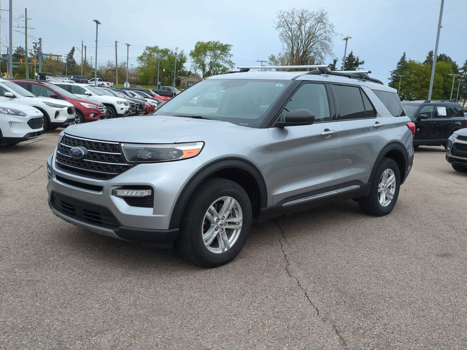 Used 2023 Ford Explorer XLT w/ Equipment Group 202A AWD/4WD image 4