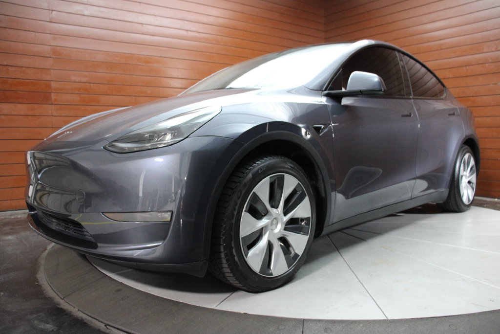 Used 2023 Tesla Model Y Long Range AWD/4WD image 31
