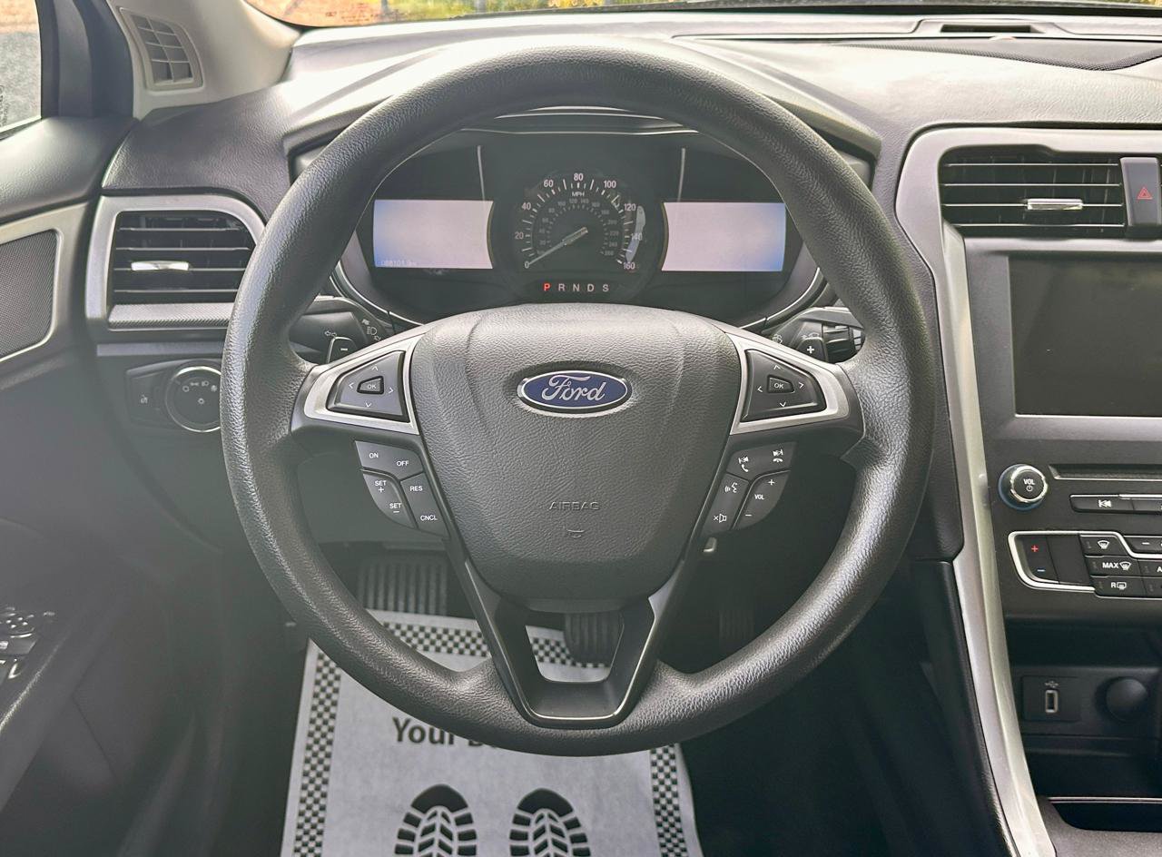 Used 2017 Ford Fusion SE w/ Fusion SE Technology Package FWD image 24