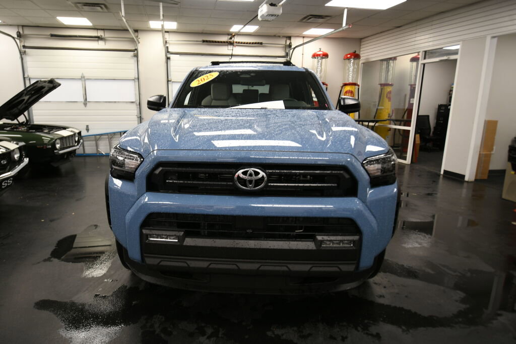 Used 2025 Toyota 4Runner SR5 image 2