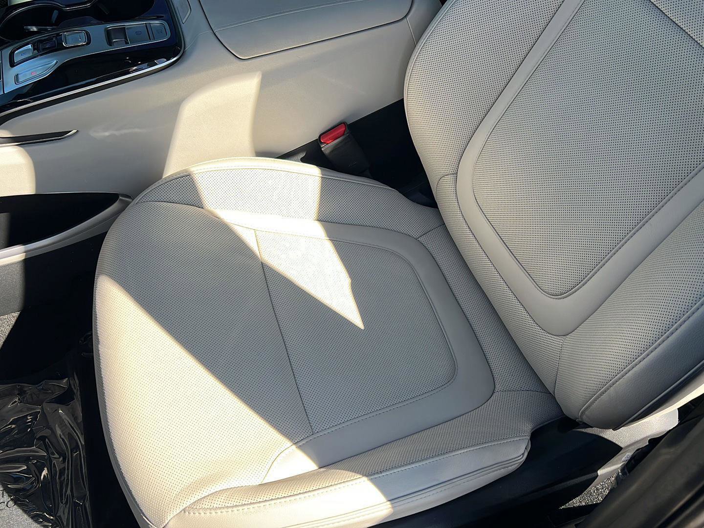 Used 2023 Hyundai Tucson Limited image 32