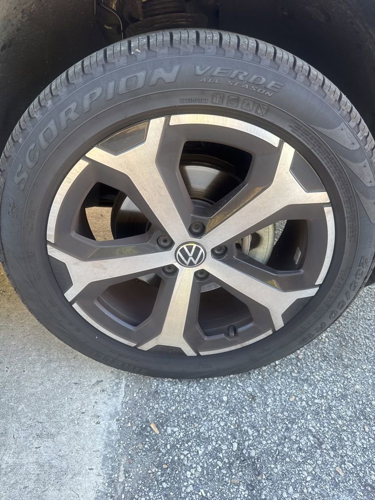 Used 2025 Volkswagen Tiguan SE FWD image 6