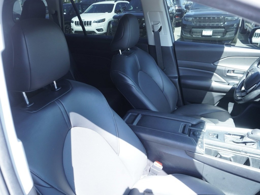 Used 2024 Toyota Grand Highlander XLE image 21